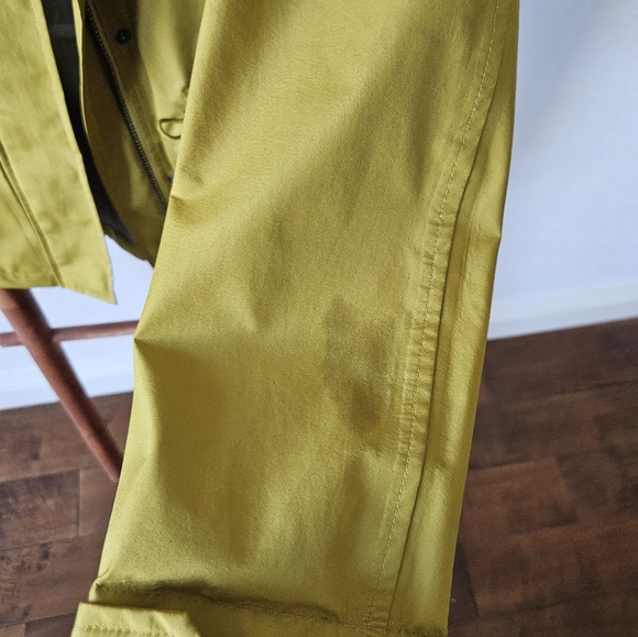 Burberry Mustard Gold Rain Jacket - Picture 7 of 16